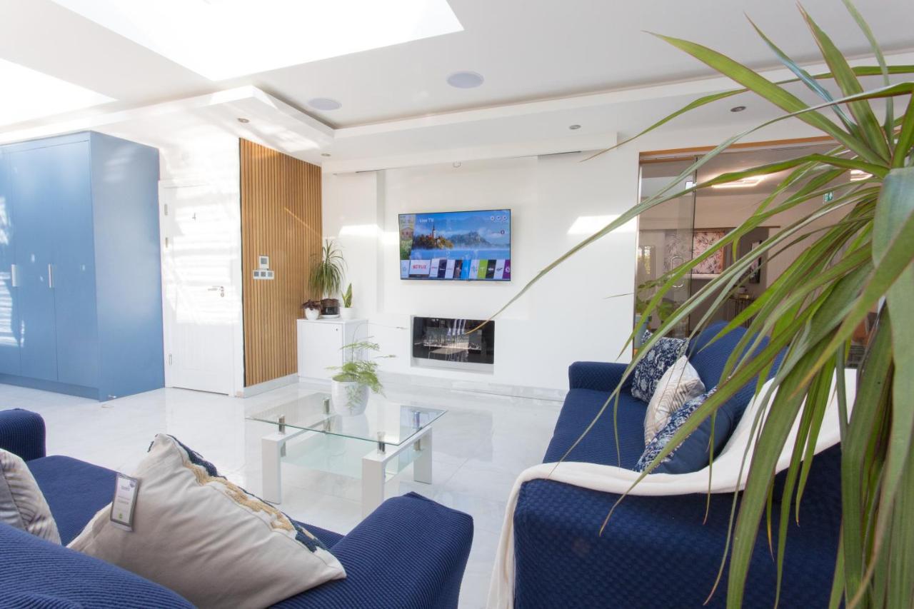 Legoland Heathrow Windsor Apartment Hotel Slough Ngoại thất bức ảnh